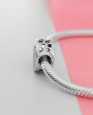 CHARM PERRO CORAZON CHIC PARA PULSERA PANDORA CAJA