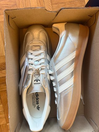 Zapatillas Adidas Gazelle Plata y Blanco