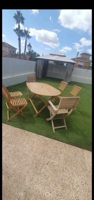 Mesa de comedor ovalada de madera
