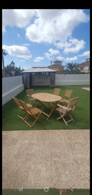 Mesa de comedor ovalada de madera