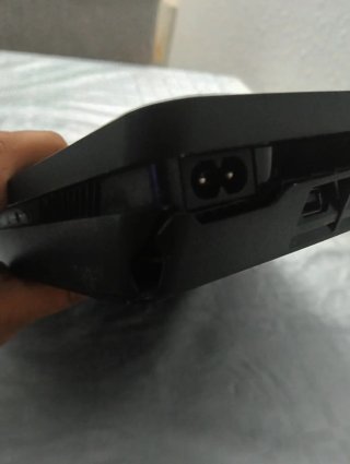 PS4 Slim 1TB + 2 Mandos + juegos físicos y digital