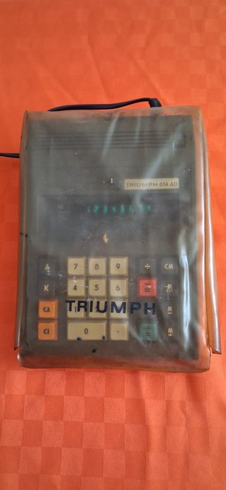 Calcolatrice vintage Triumph 814 AD