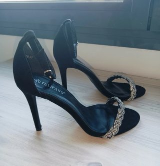 Sandalias Tulipano Negros con Pedrería Talla 38