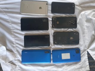 Lote 8 móviles Apple y otros