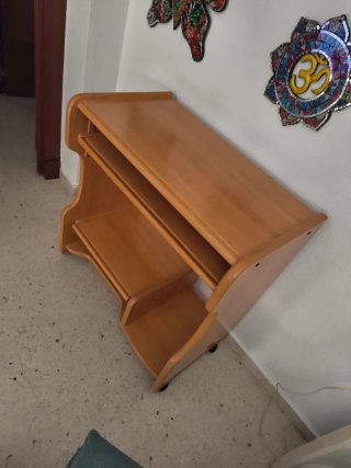 Mesa de ordenador de madera