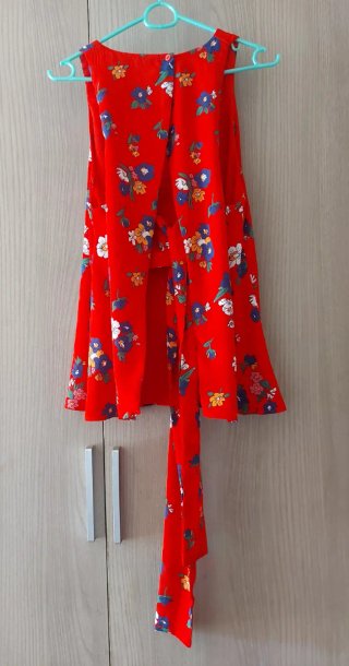 Camisa roja estampada floral