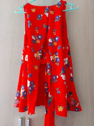 Camisa roja estampada floral