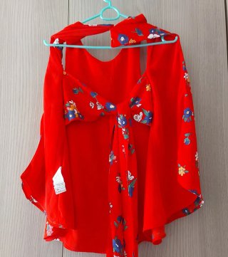 Camisa roja estampada floral