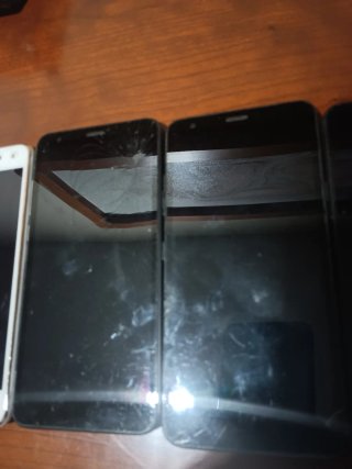 Lote 5 telefoni cellulari Huawei e LG