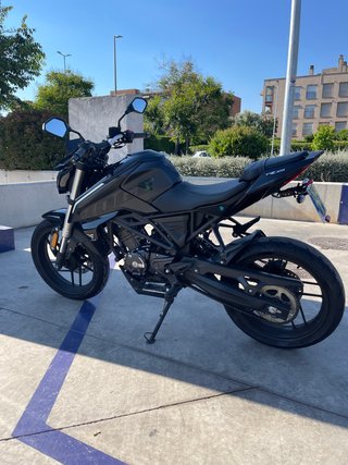 Voge 125r Negra