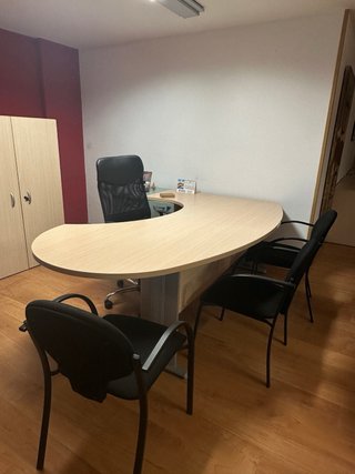 Mesa oficina grande + sillas y mampara