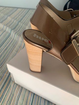 Sandalias MALÚ tacón beige y marrón