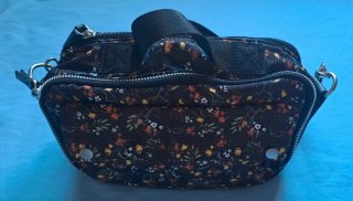 Bolso negro estampado floral
