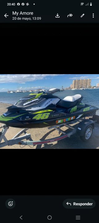 Moto de agua Sea-Doo 400 negra y verde