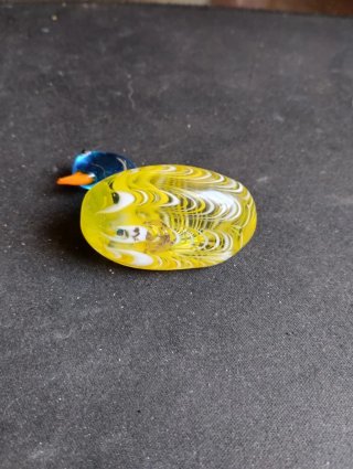 Figura de pato de cristal soplado