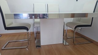 Mesa blanca salón 160x90 con 6 sillas muy cómodas.