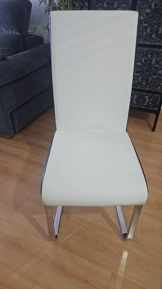 Mesa blanca salón 160x90 con 6 sillas muy cómodas.