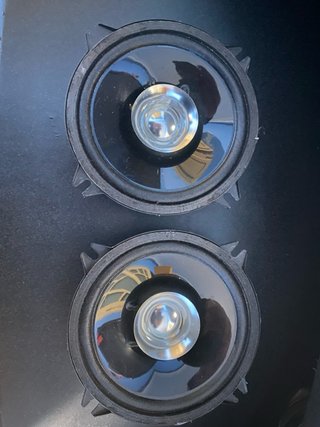 Altavoces JVC y DRVN