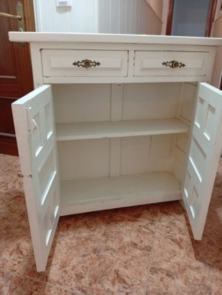 Mueble de entrada blanco con cajones