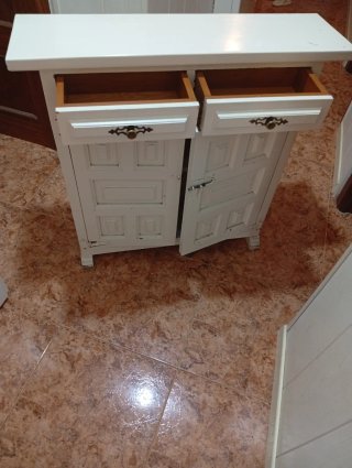 Mueble de entrada blanco con cajones