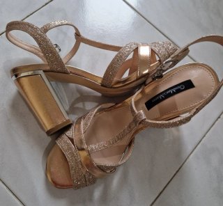 Scarpe eleganti con tacco oro rosa brillantinate