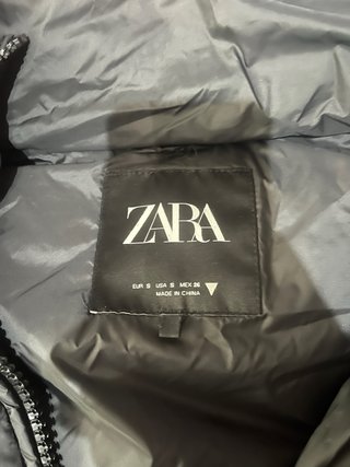 Plumífero largo sin mangas Zara negro