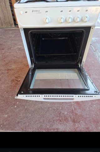Cocina de gas Edesa en perfecto estado