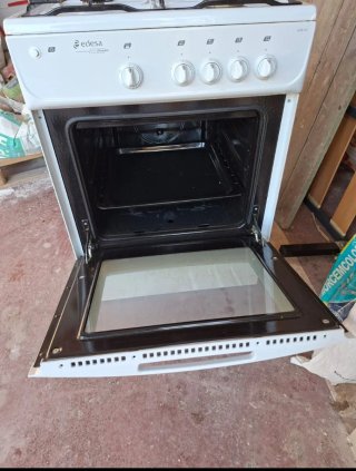 Cocina de gas Edesa en perfecto estado