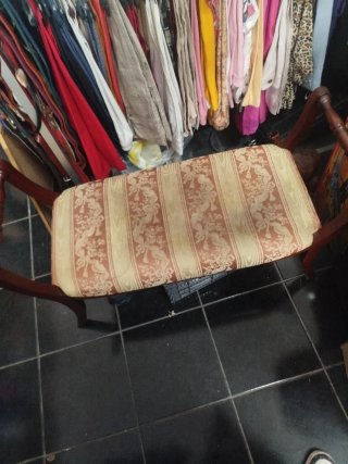 Banqueta tapizada estilo clásico