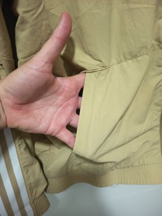 Chaqueta Adidas, tipo cortavientos