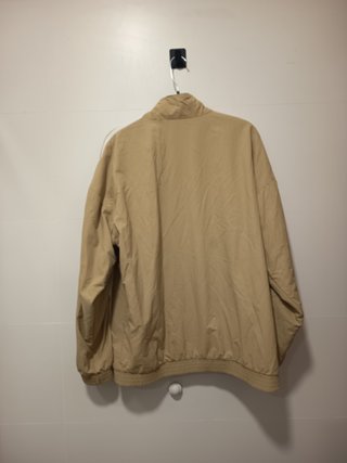 Chaqueta Adidas, tipo cortavientos