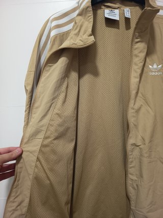 Chaqueta Adidas, tipo cortavientos