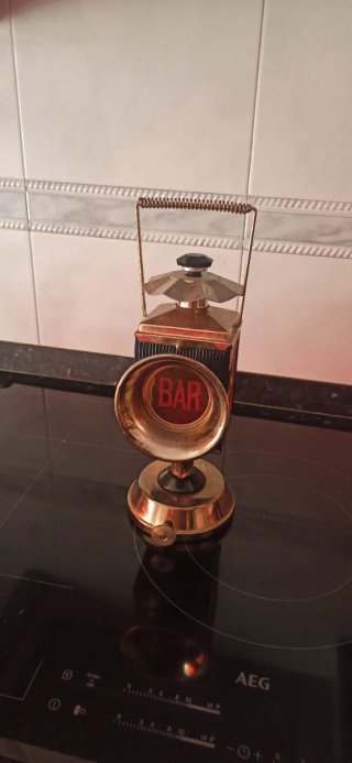 FAROL MUSICAL Y BOTELLA PARA LICOR