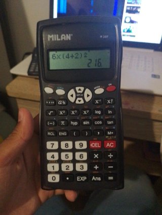 Calculadora Milan M240