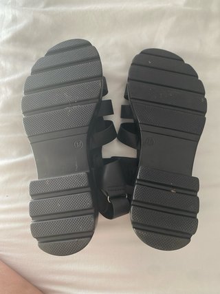 Sandalias negras de tiras