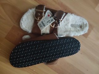 Sandalias pelo marrón y blanco talla 39