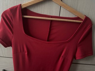 Vestido rojo escote cuadrado