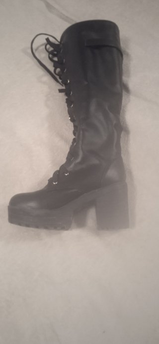 Botas altas góticas con cordones y hebilla