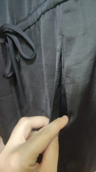 Mono corto negro con cordón