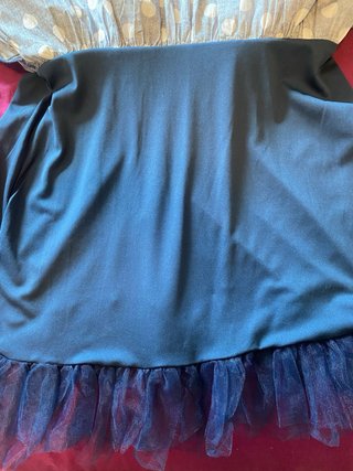Vestido azul marino con topos blancos