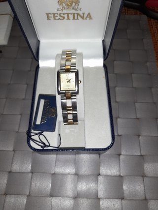 Reloj Festina Negro y Dorado