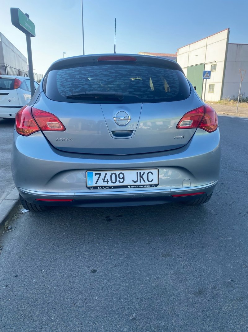 Opel Astra 2015 - foto 1