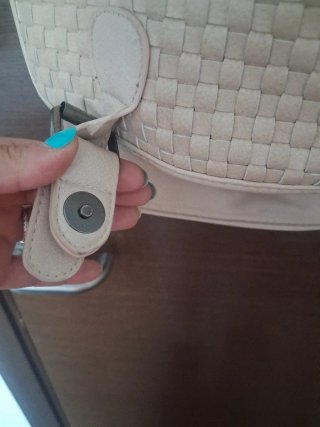 Bandolera beige tejida