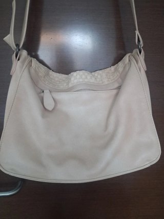Bandolera beige tejida