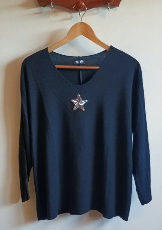 Jersey negro con estrella plateada
