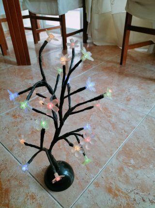 Lámpara árbol flores luces LED colores