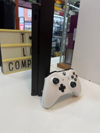 Xbox One X 1TB Negra