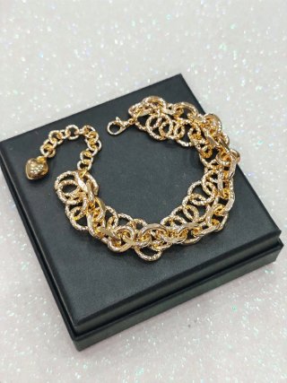 Bracciale a catena color oro con cuore