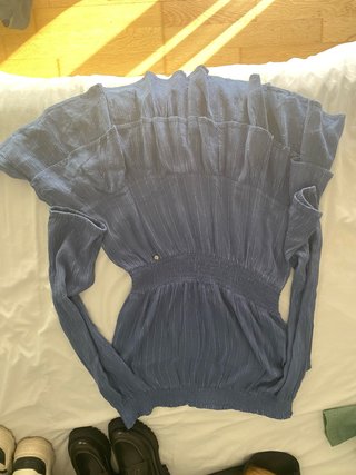 Vestido azul con detalles brillantes