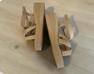 Sandalias Beige Plataforma Cruzadas
